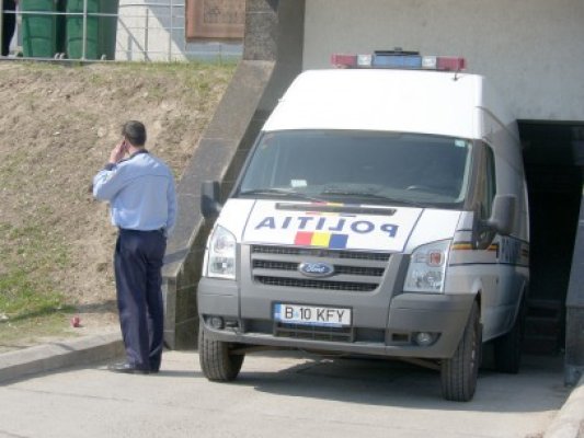Percheziţii în Palazu Mare, la indivizii care au snopit în bătaie clienţii unui bar